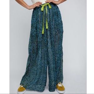 FREE PEOPLE Intimately Sleepin’ In Wide Leg Pants Leopard Print Blue